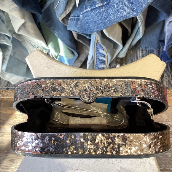 Jimberly Evening Pearlized Lucite Oval Box Clutch Crossbody Bag- Silver - Picture 7 of 7